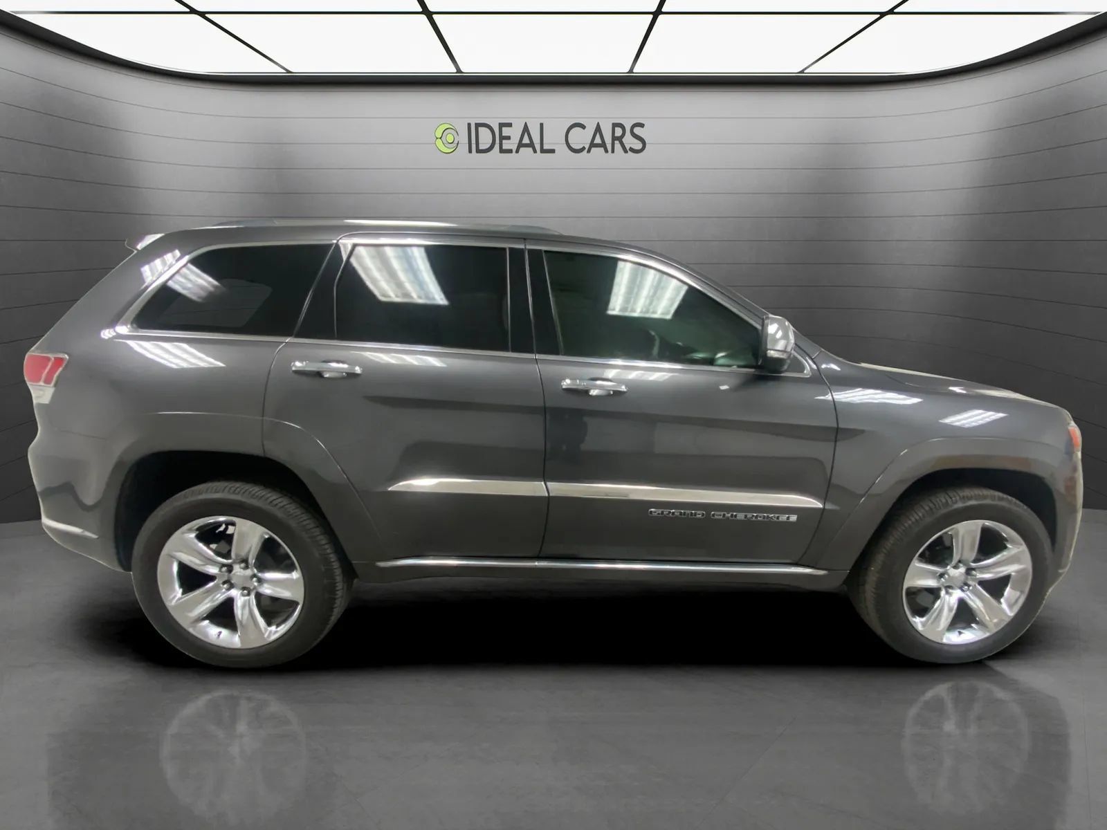 Used 2017 Jeep Grand Cherokee Summit AWD/4WD image 4