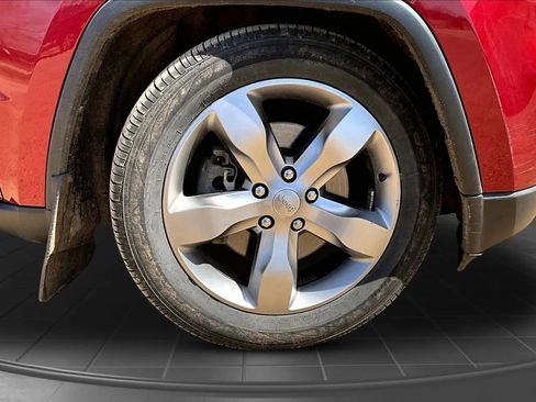 Used 2013 Jeep Grand Cherokee Overland AWD/4WD image 38