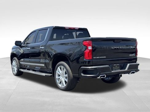 Used 2025 Chevrolet Silverado 1500 High Country w/ High Country Premium Package AWD/4WD image 7