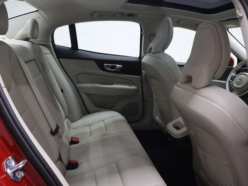 Used 2019 Volvo S60 T5 Momentum w/ Premium Package FWD image 12