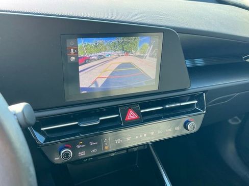 Used 2024 Kia Niro LX image 25