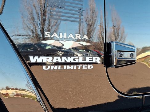 Used 2014 Jeep Wrangler Unlimited Sahara w/ Dual Top Group image 29