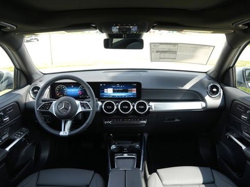 Used 2026 Mercedes-Benz GLB 250 4MATIC image 19