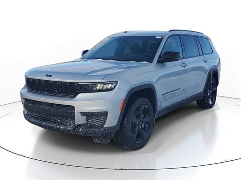 New 2025 Jeep Grand Cherokee L Altitude image 2