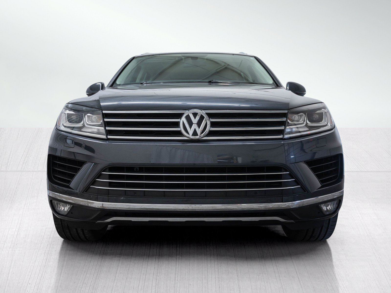 Used 2015 Volkswagen Touareg VR6 AWD/4WD image 2