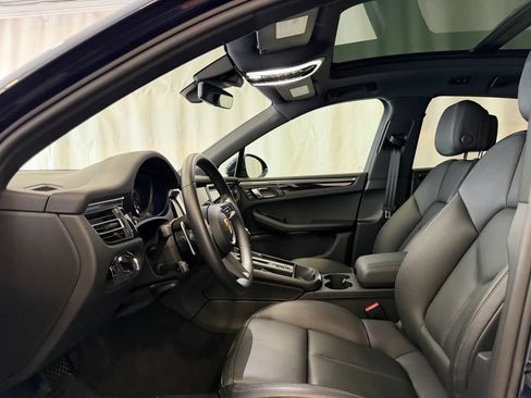 Certified 2023 Porsche Macan AWD/4WD image 5