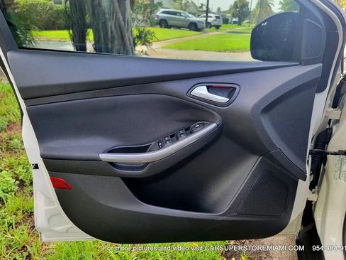 Used 2012 Ford Focus Titanium image 23