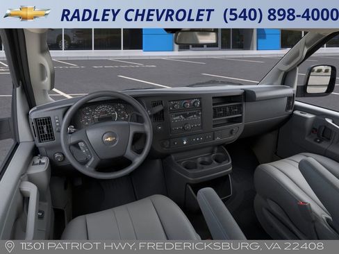 New 2025 Chevrolet Express 3500 w/ Driver Convenience Package image 15