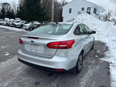 Used 2017 Ford Focus SE image 5