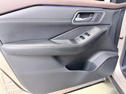 Used 2023 Nissan Rogue Platinum w/ Platinum Premium Package FWD image 8