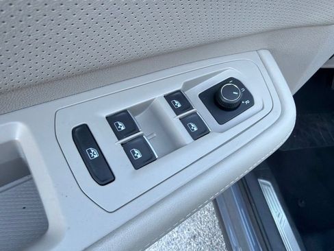 Used 2025 Volkswagen Atlas SE AWD/4WD image 19