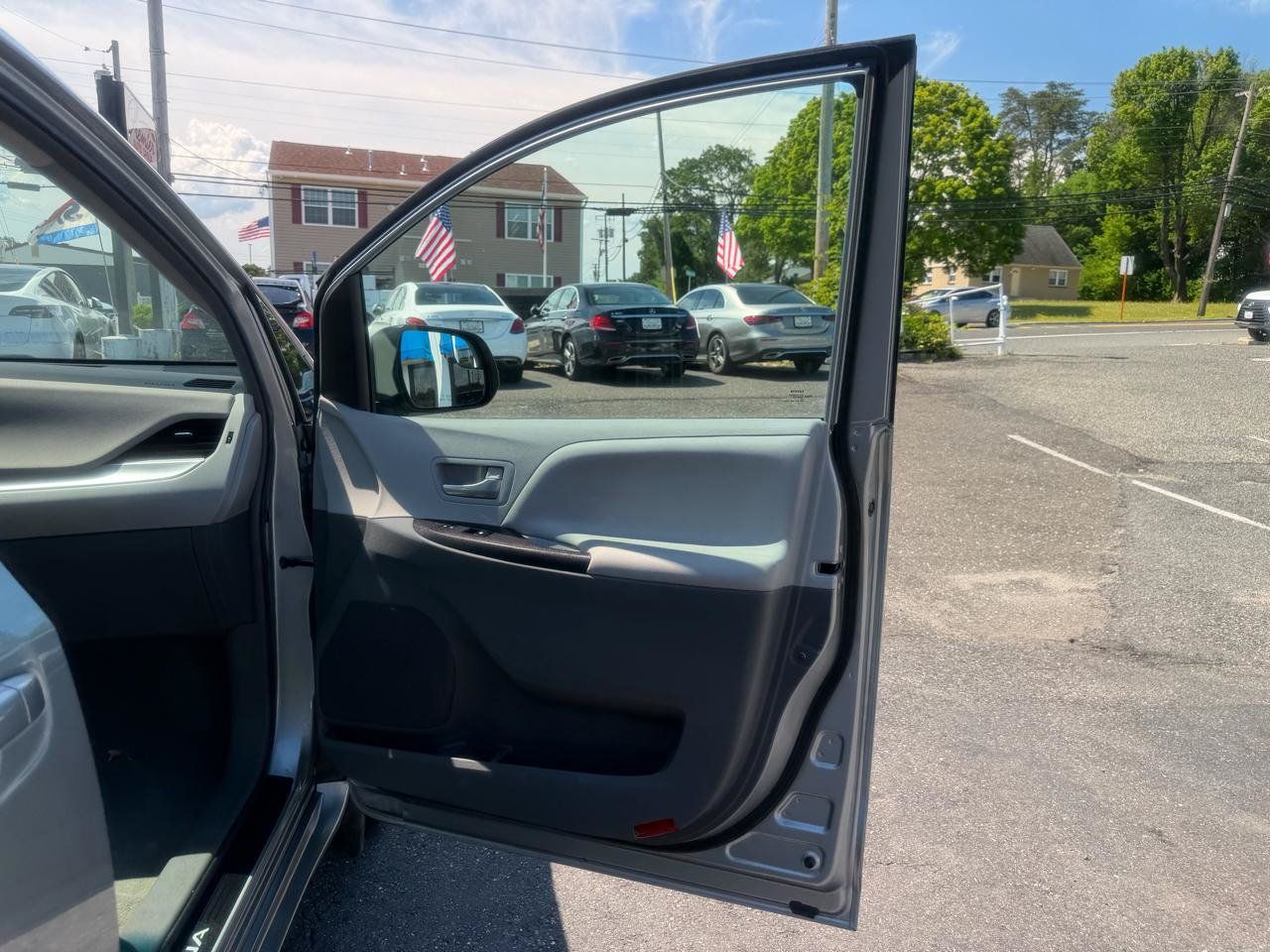 Used 2017 Toyota Sienna LE FWD image 18