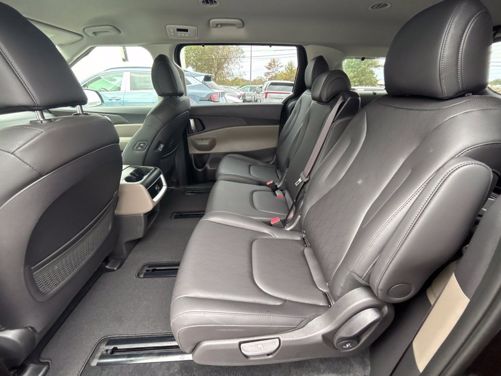 Certified 2026 Kia Carnival EX FWD image 19