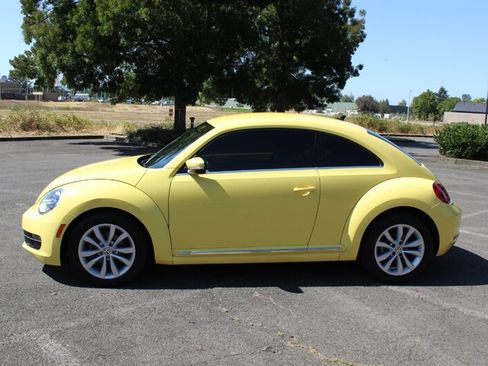 Used 2014 Volkswagen Beetle TDI FWD image 7