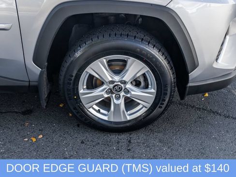Used 2021 Toyota RAV4 XLE w/ XLE Grade Weather Package AWD/4WD image 9