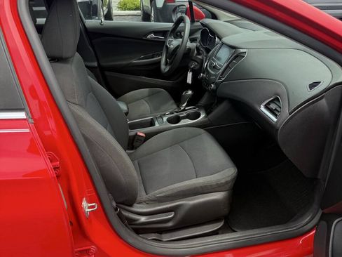 Used 2017 Chevrolet Cruze LT FWD image 10