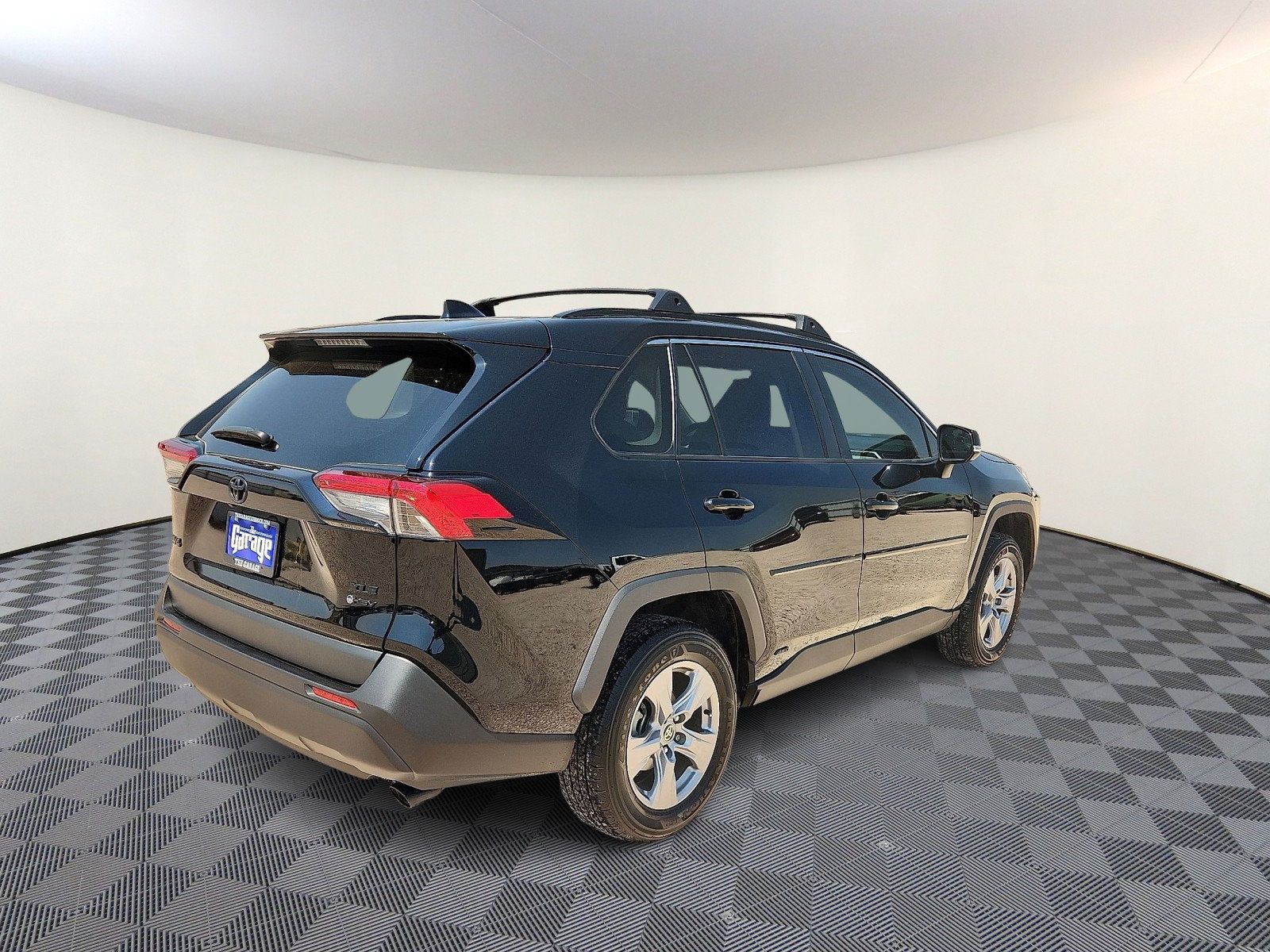 Used 2025 Toyota RAV4 XLE w/ Convenience Package AWD/4WD image 4