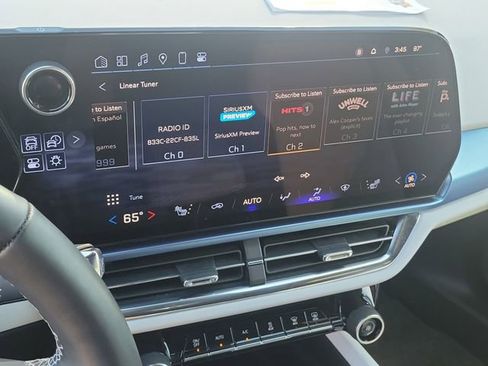 Certified 2025 Chevrolet Equinox EV LT image 26