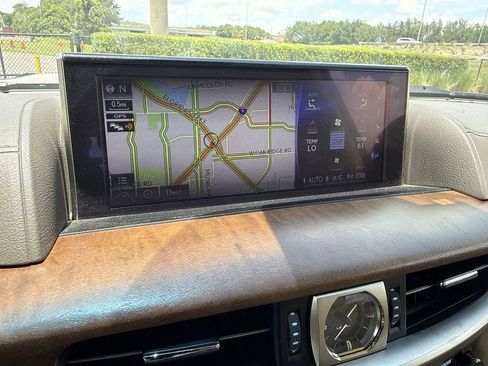 Used 2020 Lexus LX 570 4WD w/ Luxury Package image 22