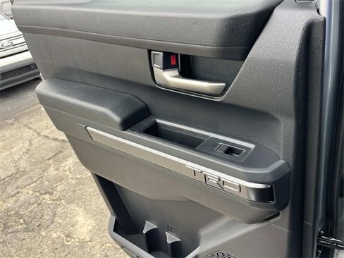 Used 2025 Toyota Tacoma TRD Off-Road image 20