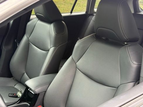 Used 2025 Toyota Corolla Cross XLE FWD image 19