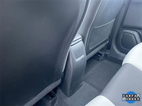 Used 2023 Hyundai Venue SEL image 25