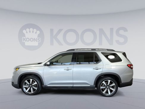 Used 2023 Honda Pilot Touring image 2