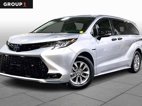 Certified 2022 Toyota Sienna LE image 1