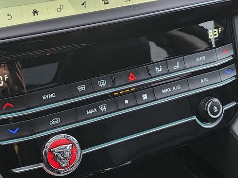 Used 2020 Jaguar F-PACE Premium image 32