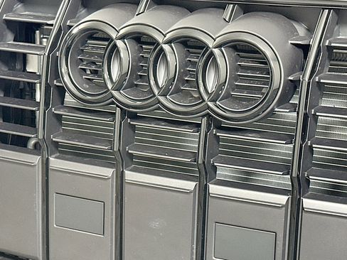 New 2025 Audi Q3 2.0T Premium image 14