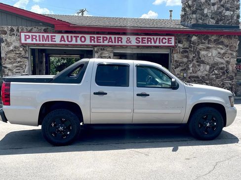 Used 2009 Chevrolet Avalanche LS AWD/4WD image 8
