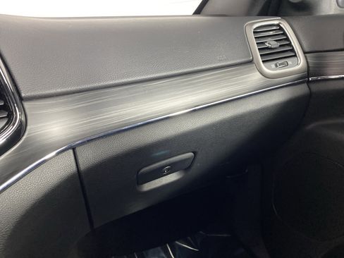 Used 2019 Jeep Grand Cherokee Limited image 36