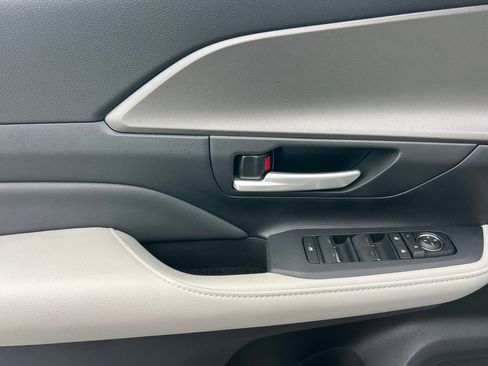 New 2026 Toyota Grand Highlander XLE image 13