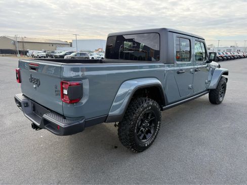 Used 2025 Jeep Gladiator Sport image 10