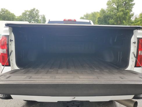 Used 2016 GMC Sierra 2500 Denali w/ Duramax Plus Package AWD/4WD image 9