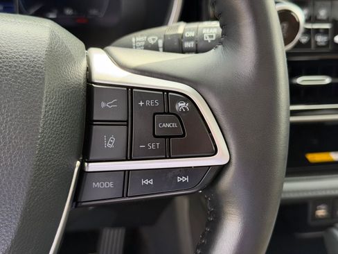 Used 2025 Toyota Highlander Limited AWD/4WD image 21