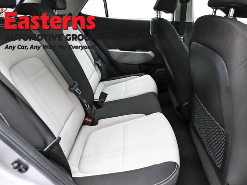 Used 2023 Hyundai Venue SEL image 24