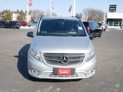 Used 2016 Mercedes-Benz Metris Passenger image 2