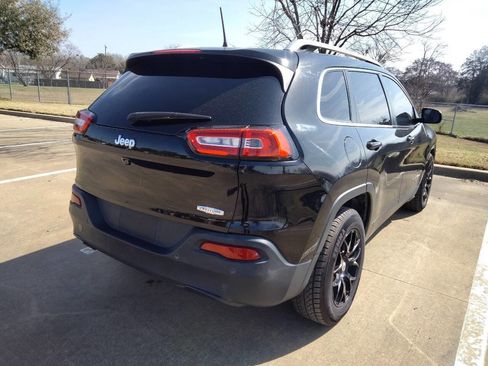 Used 2017 Jeep Cherokee Latitude w/ Safety/Convenience Group image 5