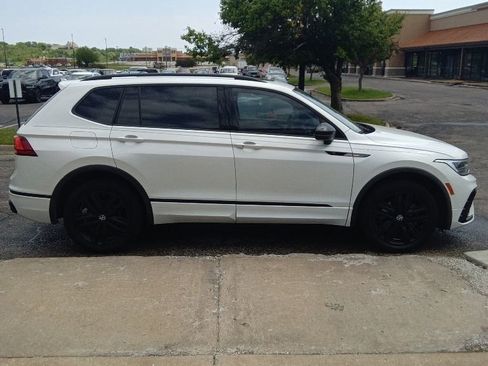Used 2022 Volkswagen Tiguan SE R-Line FWD image 6