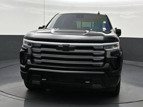 Used 2024 Chevrolet Silverado 1500 High Country w/ Technology Package AWD/4WD image 9