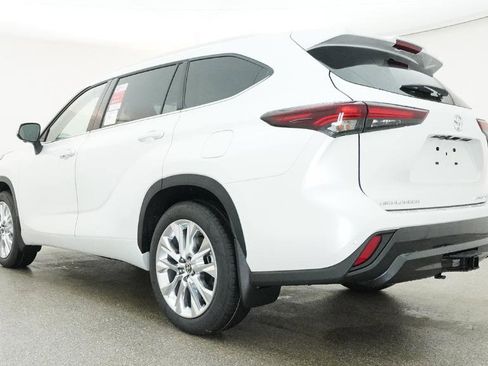 New 2026 Toyota Highlander Limited AWD/4WD image 9