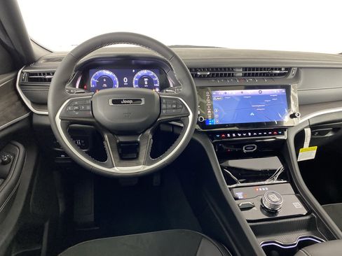 New 2026 Jeep Grand Cherokee Altitude image 18