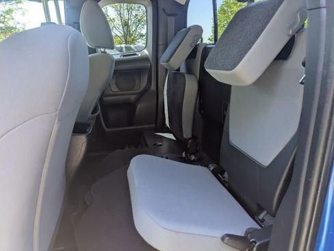 Used 2018 Toyota Tacoma SR5 AWD/4WD image 15