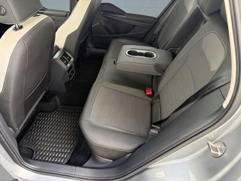 Used 2025 Volkswagen Taos SE image 13