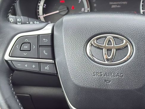Used 2025 Toyota Highlander LE image 22