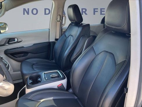 Used 2023 Chrysler Pacifica Touring-L FWD image 20
