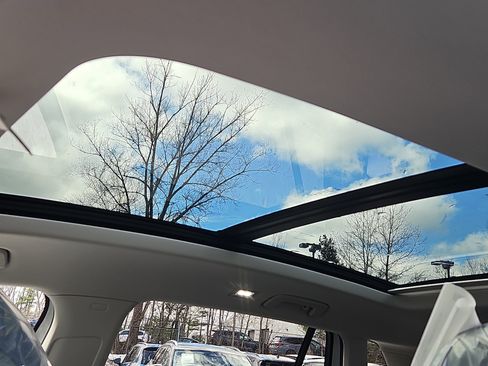 New 2026 Volkswagen Tiguan SE image 8