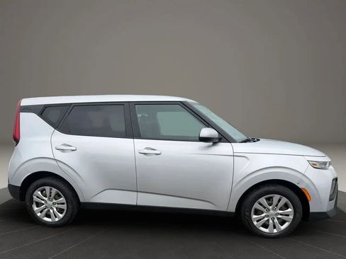 Used 2021 Kia Soul LX FWD image 4