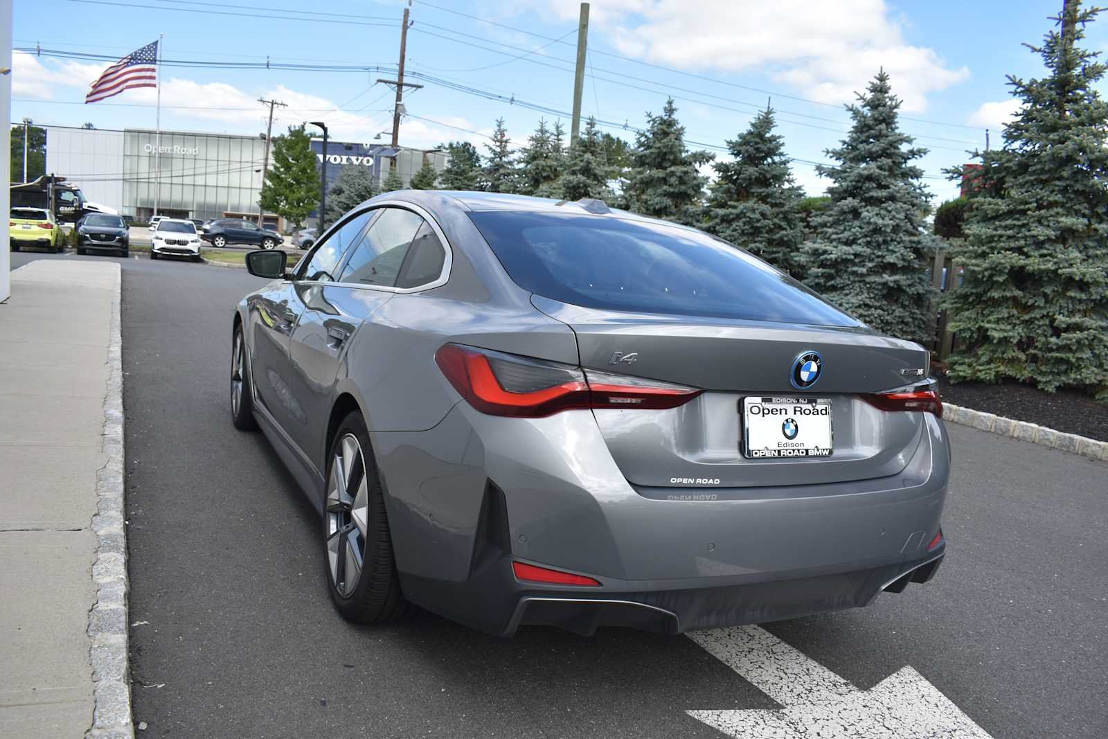 Used 2024 BMW i4 eDrive35 w/ Premium Package RWD image 7